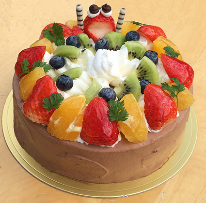 フルーツいろいろチョコレートケーキ 菓子工房カプリス